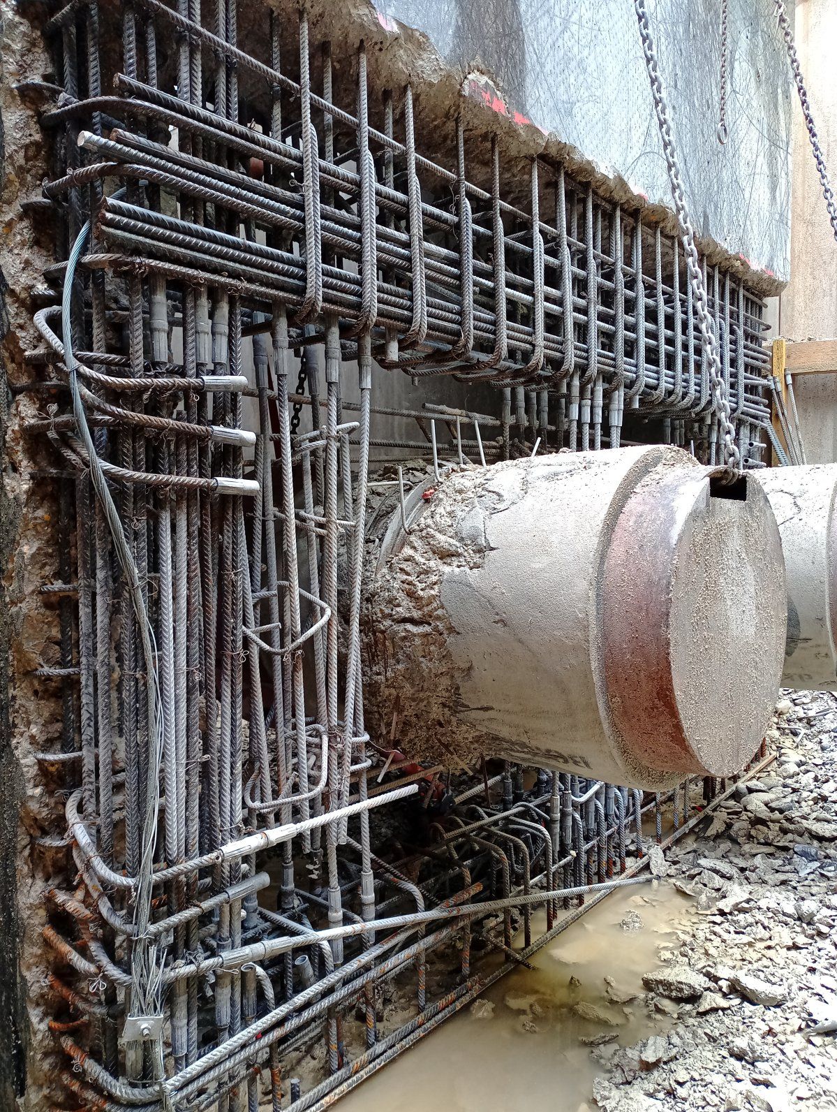 Hydrodémolition sur structure en béton armé sans endommager les armatures en Valais 