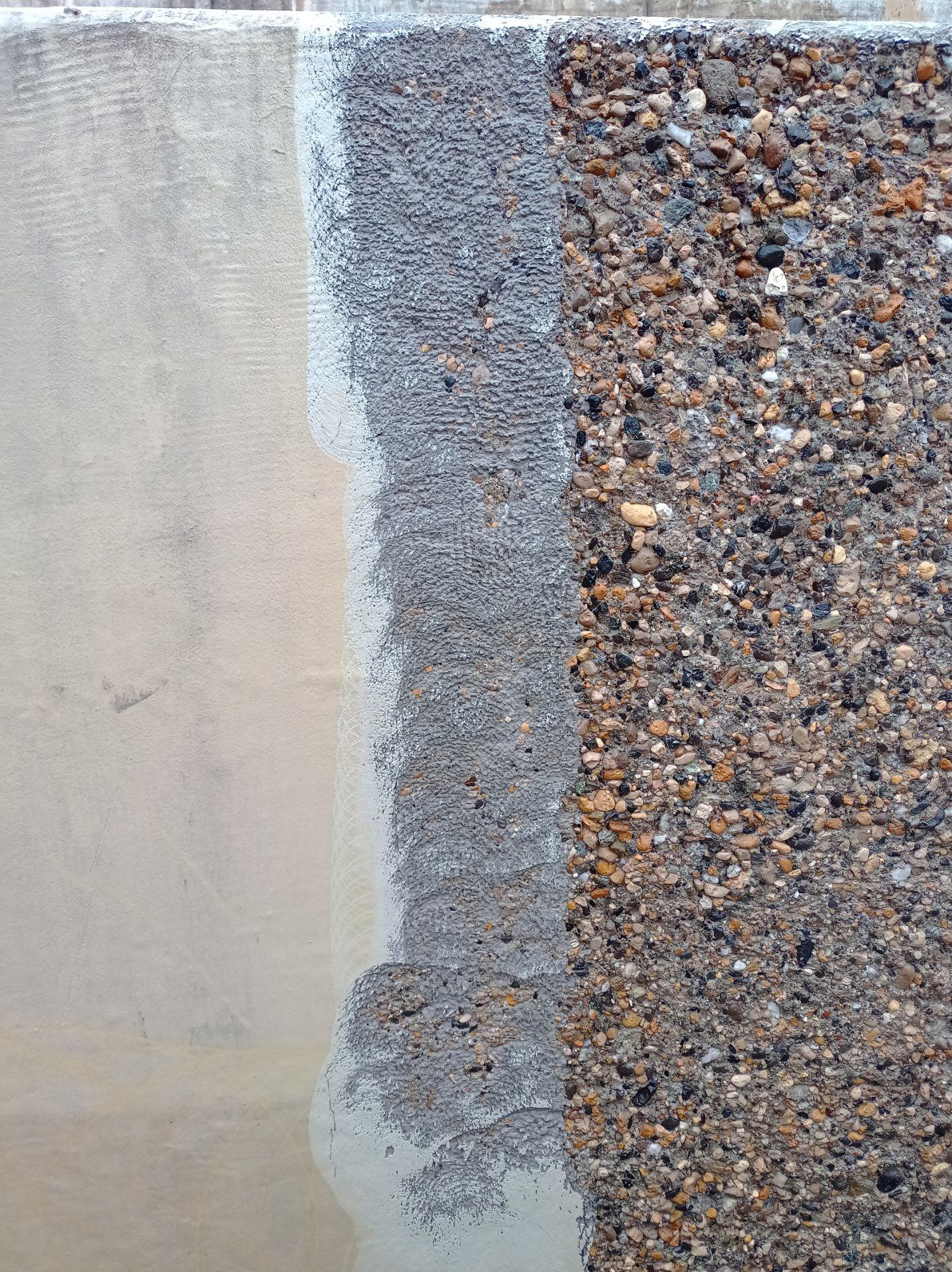  Hydrodécapage avec jet haute pression sur façade en béton  Neuchâtel