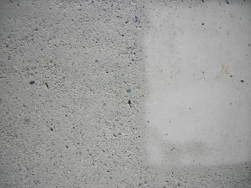 Aérogommage doux sur pierre et bois pour nettoyage précis en Valais et Fribourg 