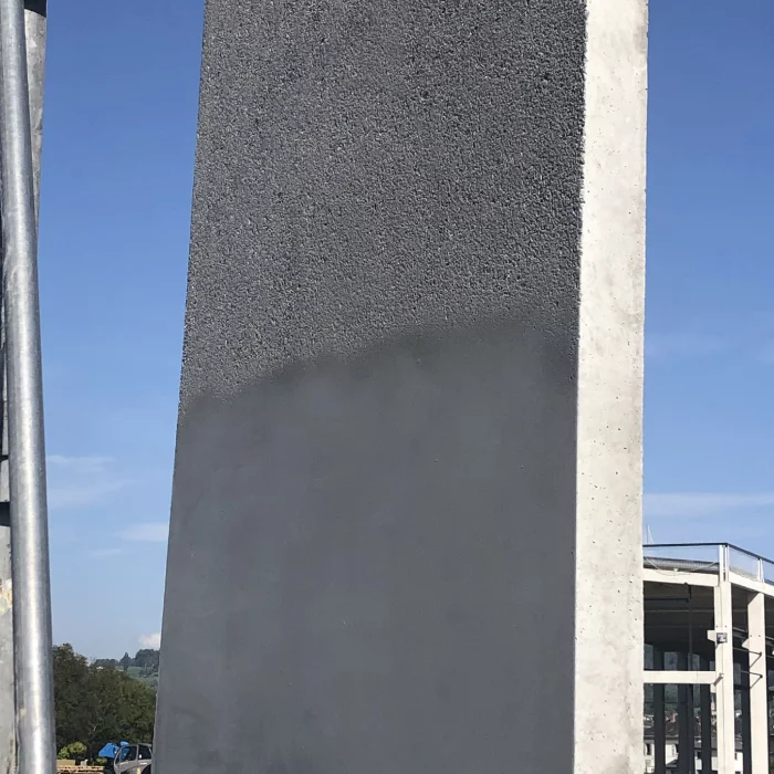 Hydrogommage avec abrasif et eau pour façades sensibles à Neuchâtel et Vaud